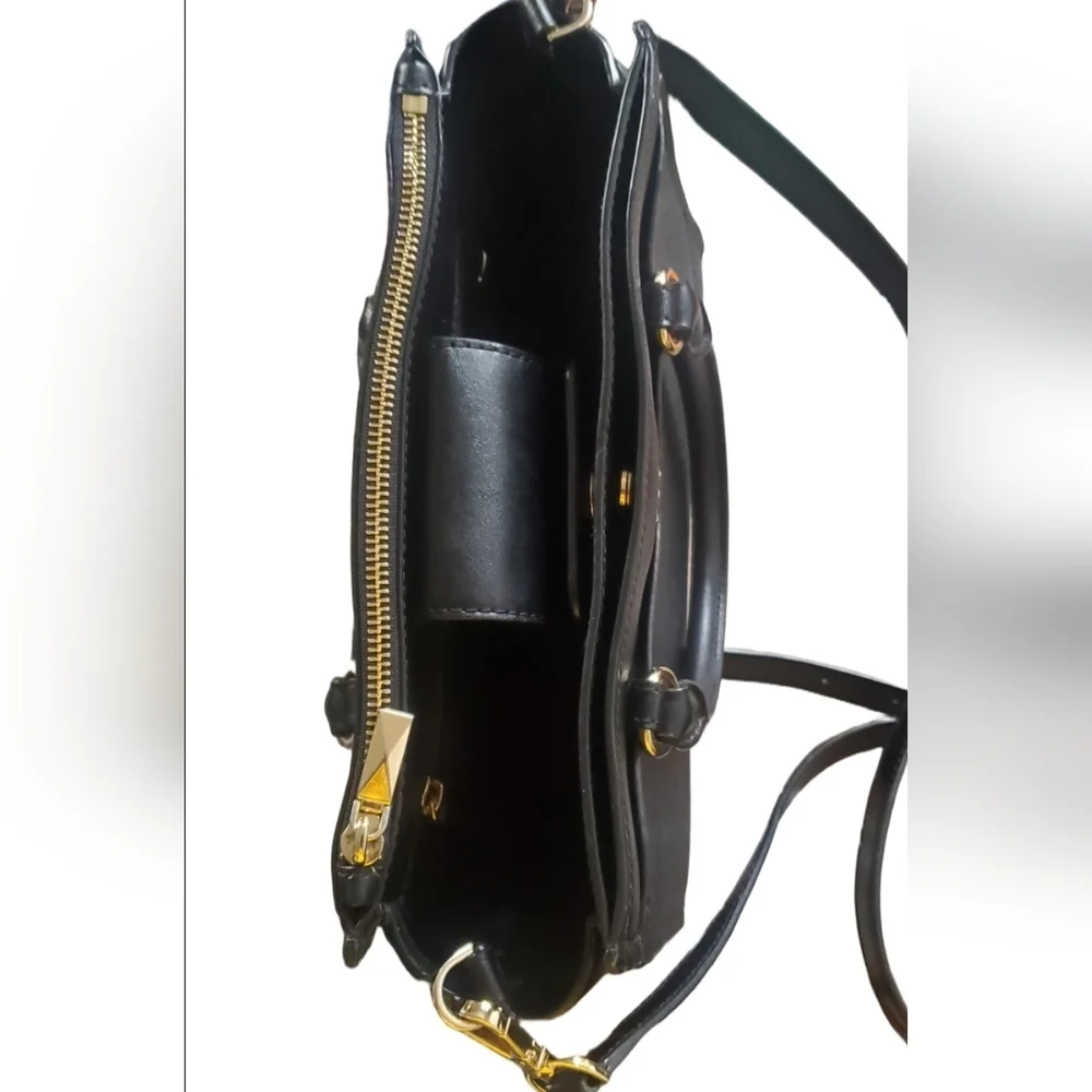 Michael Kors Everly Plain & Sapphino Leather Handbag With Shoulder Strap